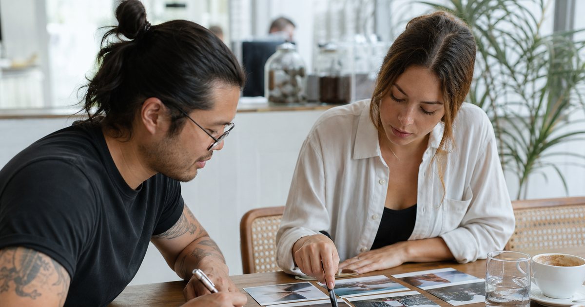 Which feedback tools should a photographer enable in a client proofing gallery?
